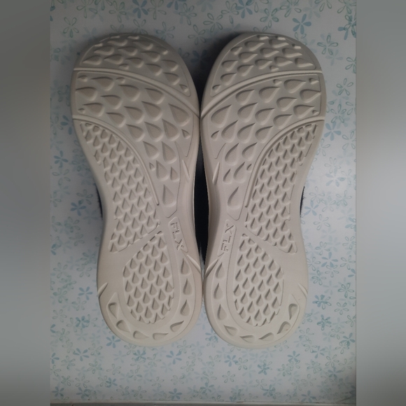 Black Shoe/Bootie Size 9 - Picture 4 of 5